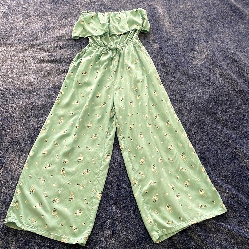 Hollister ruffle cropped jumpsuits